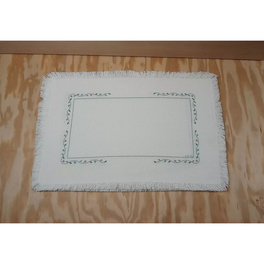 Lot Of 4 Vintage‎ Placemats Flower Embroidered Frame Fringed Cloth Placemats 80s